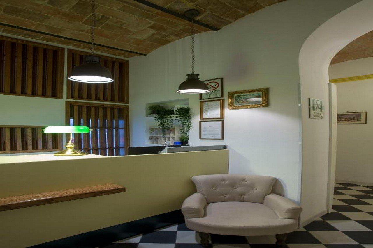 Cathrine Hotel 2*