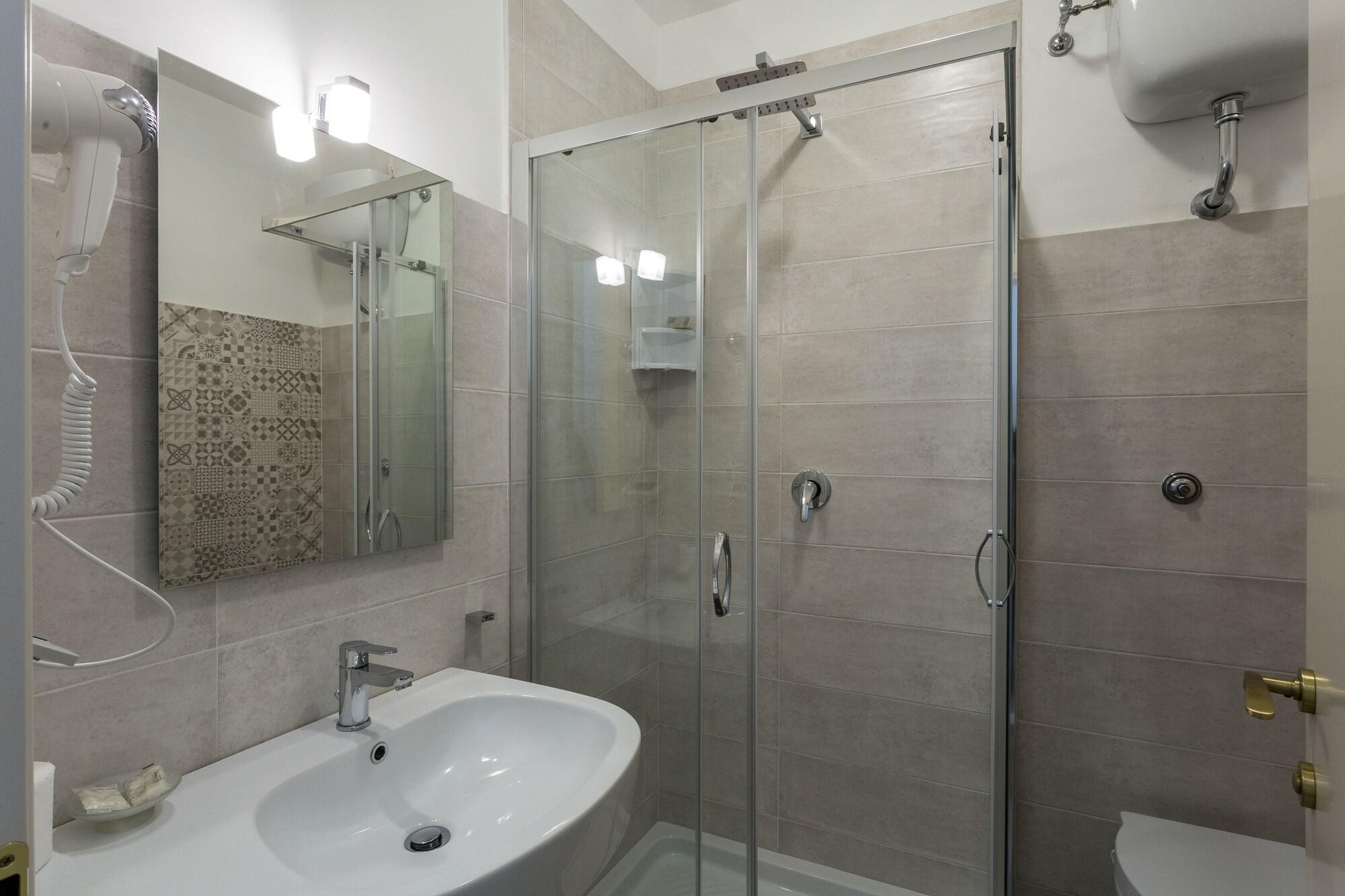Hotel Cathrine 2*