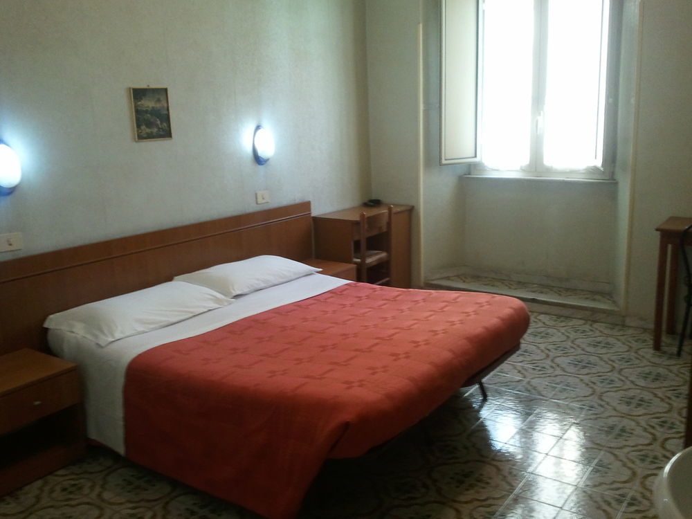 Hotel Cathrine 2*
