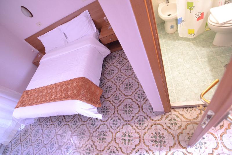 Hotel Cathrine 2*