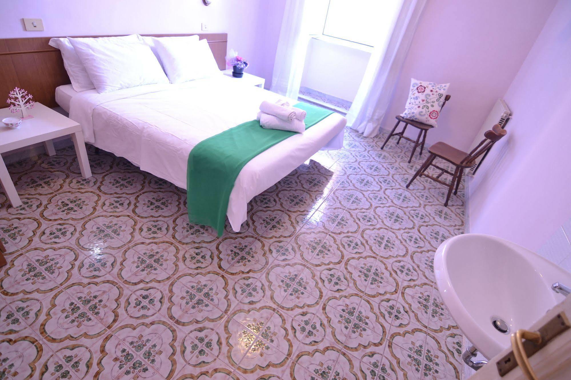 Cathrine Hotel 2*