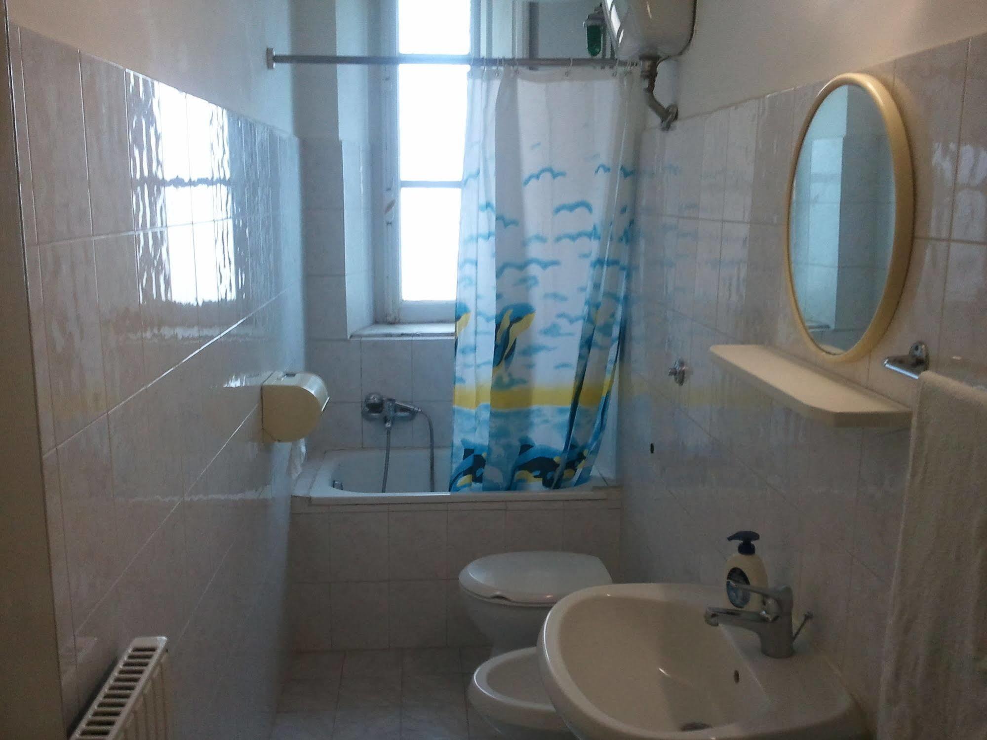 Hotel Cathrine 2*