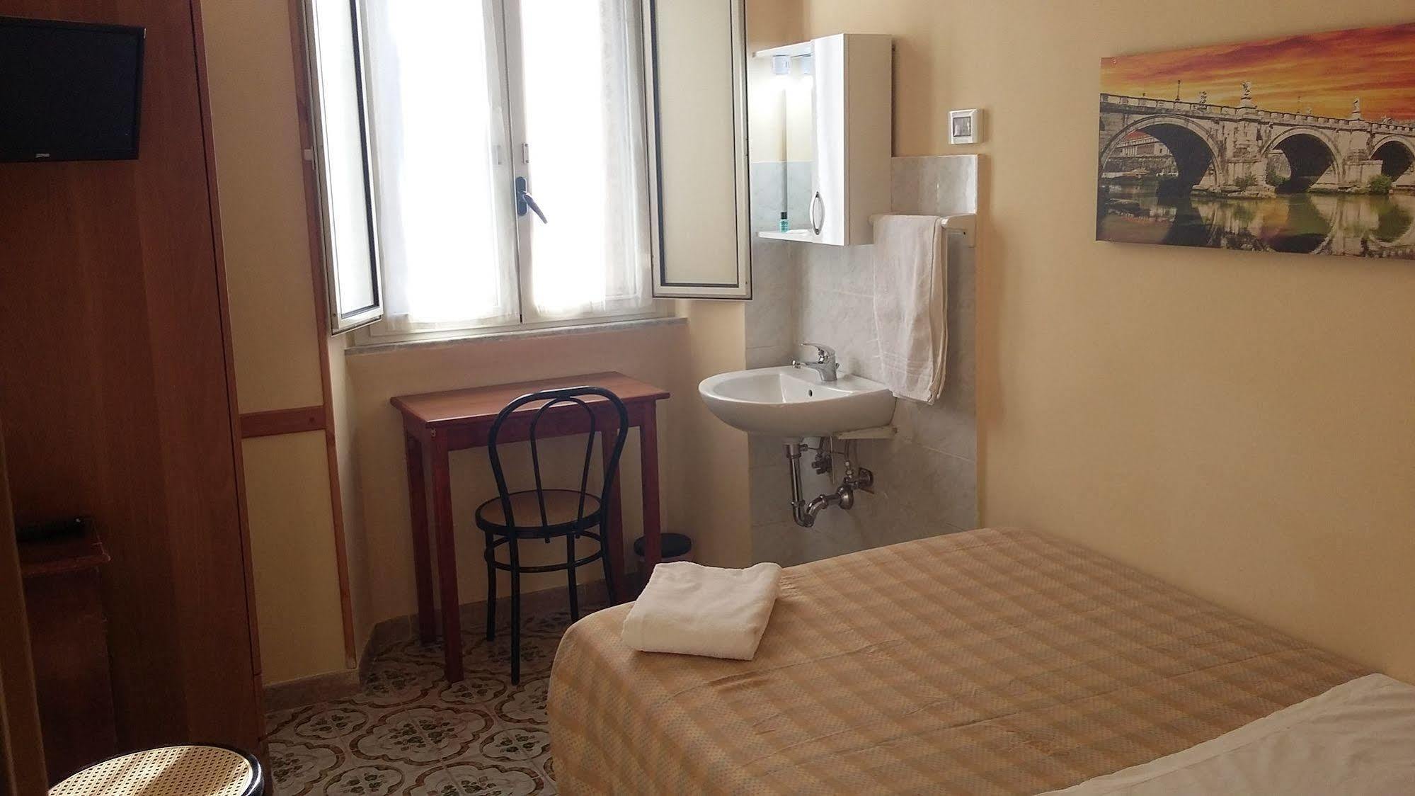 Cathrine 2* Roma